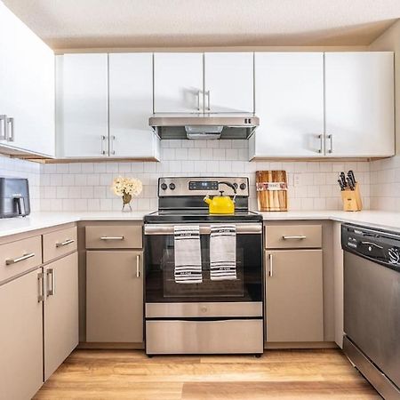 Modern And Spacious Apartment- Gym, Wifi, Free Parking Seattle Exteriör bild