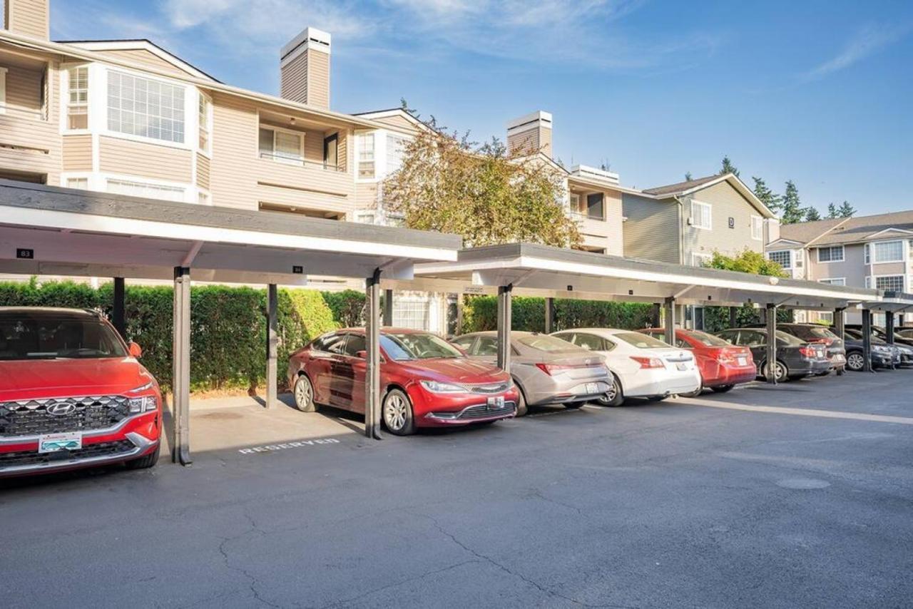 Modern And Spacious Apartment- Gym, Wifi, Free Parking Seattle Exteriör bild