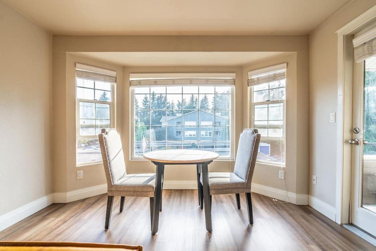 Modern And Spacious Apartment- Gym, Wifi, Free Parking Seattle Exteriör bild