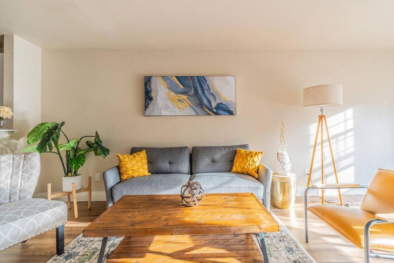 Modern And Spacious Apartment- Gym, Wifi, Free Parking Seattle Exteriör bild