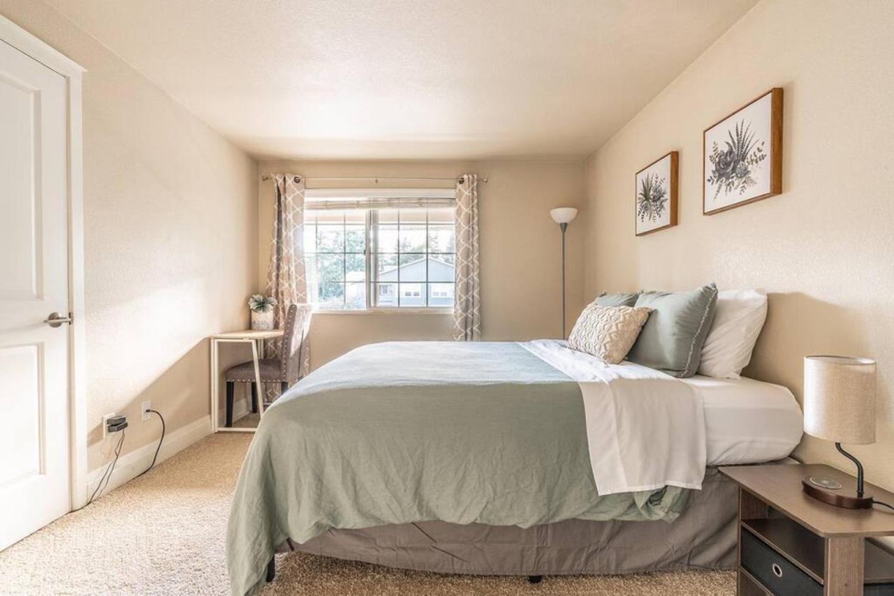 Modern And Spacious Apartment- Gym, Wifi, Free Parking Seattle Exteriör bild