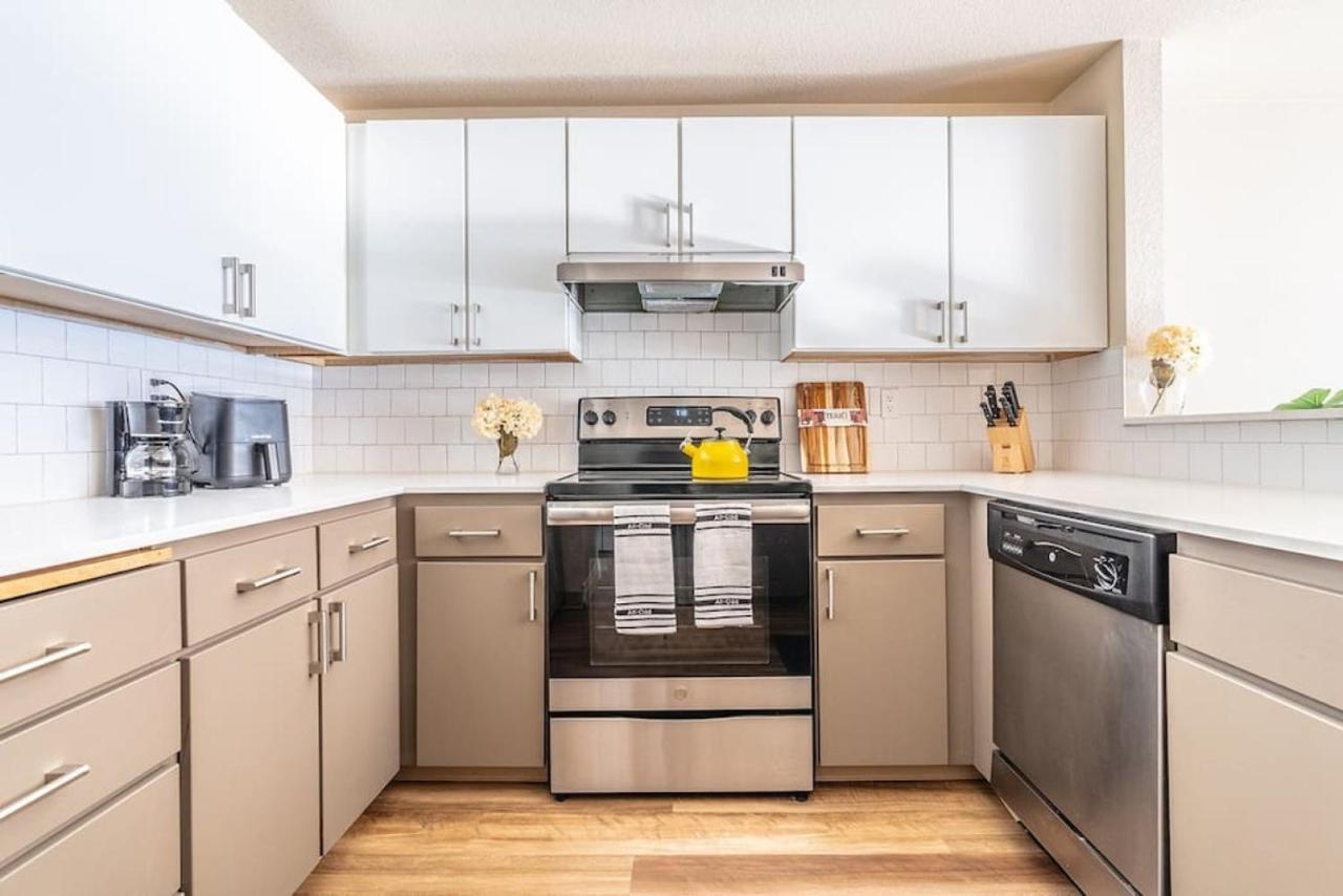 Modern And Spacious Apartment- Gym, Wifi, Free Parking Seattle Exteriör bild