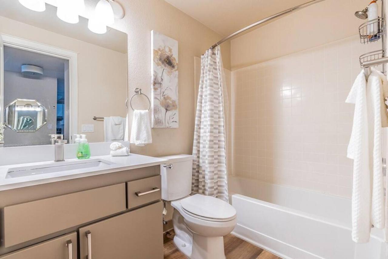 Modern And Spacious Apartment- Gym, Wifi, Free Parking Seattle Exteriör bild