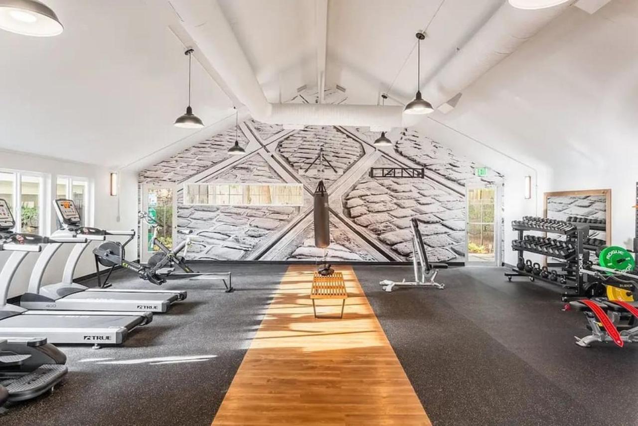 Modern And Spacious Apartment- Gym, Wifi, Free Parking Seattle Exteriör bild