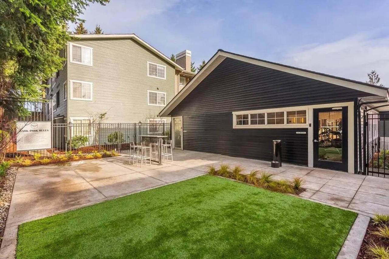 Modern And Spacious Apartment- Gym, Wifi, Free Parking Seattle Exteriör bild