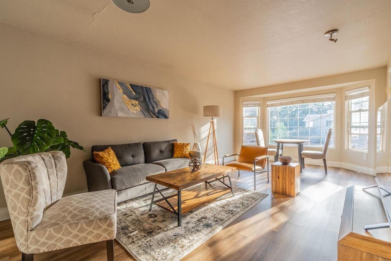 Modern And Spacious Apartment- Gym, Wifi, Free Parking Seattle Exteriör bild