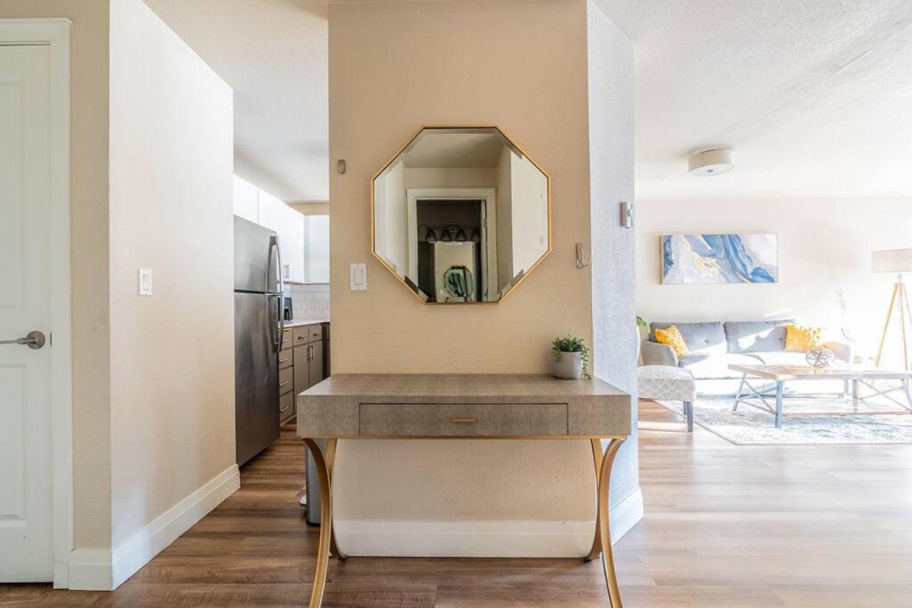 Modern And Spacious Apartment- Gym, Wifi, Free Parking Seattle Exteriör bild