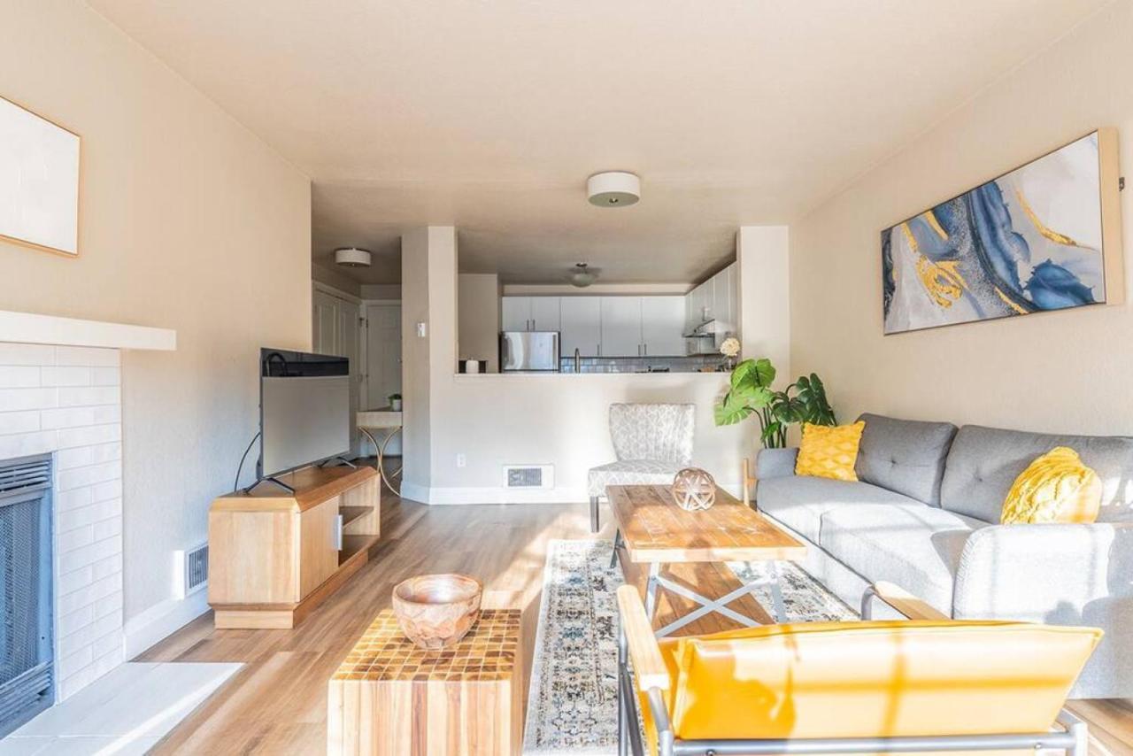 Modern And Spacious Apartment- Gym, Wifi, Free Parking Seattle Exteriör bild